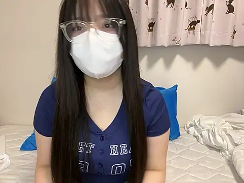 Snapshot of YUKINA_00 chatting on 10.15.25 YUKINA 00 online show from 10.15.25