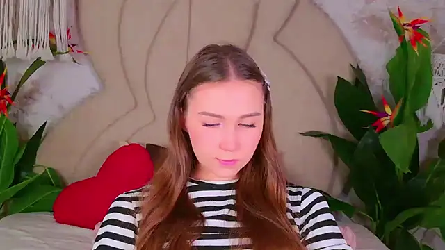 OliviaLay online show from 11.10.25