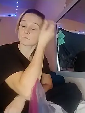 Queen2454 online show from 10.20.25