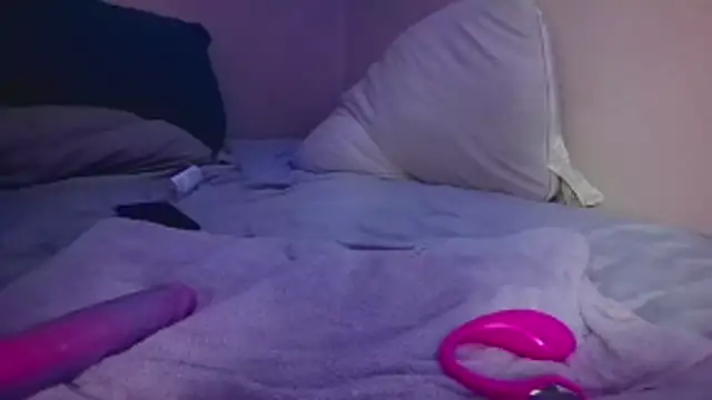 Queen2454 online show from 10.24.25