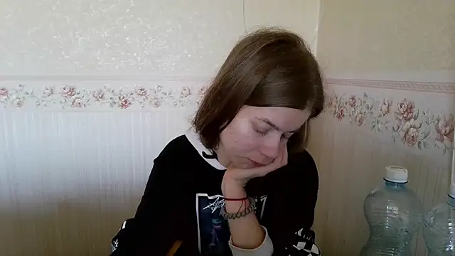 0nlyLola online show from 10.30.25