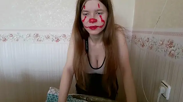 0nlyLola online show from 10.31.25