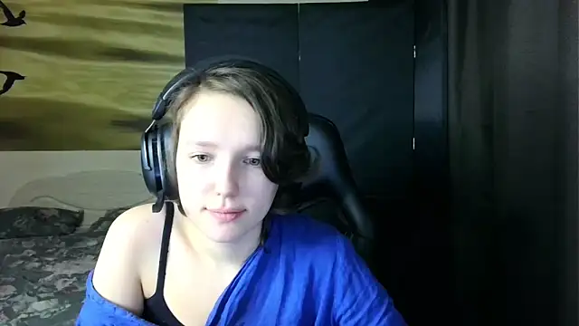 Snapshot of Diana-back chatting on 11.09.25 Diana-back online show from 11.09.25