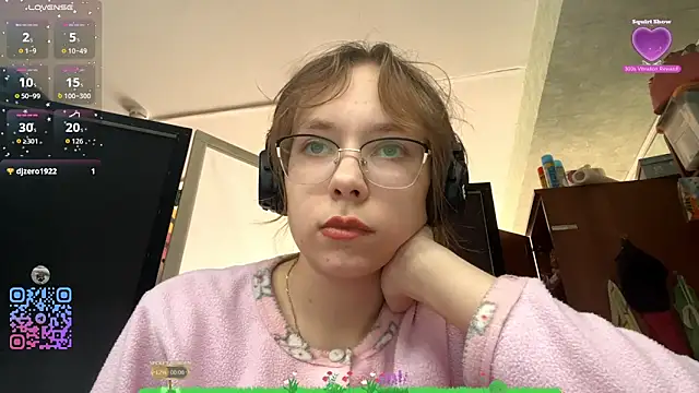 Snapshot of ArielleBiernacki chatting on 10.04.25 ArielleBiernacki online show from 10.04.25