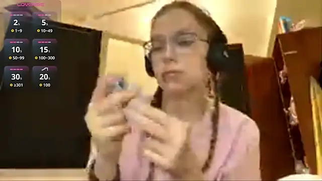 Snapshot of ArielleBiernacki chatting on 10.06.25 ArielleBiernacki online show from 10.06.25