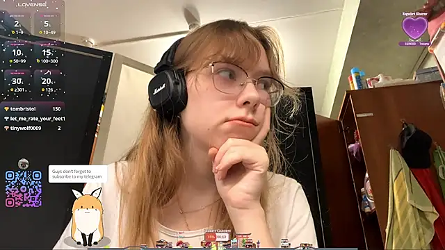 Snapshot of ArielleBiernacki chatting on 10.11.25 ArielleBiernacki online show from 10.11.25