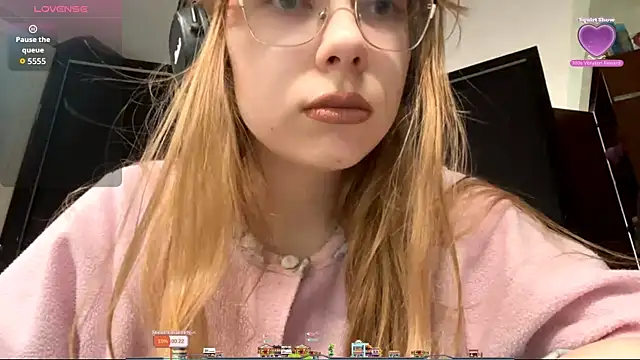 Snapshot of ArielleBiernacki chatting on 10.12.25 ArielleBiernacki online show from 10.12.25