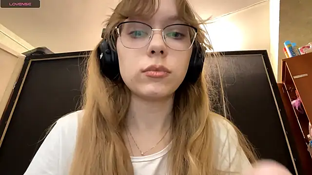 Snapshot of ArielleBiernacki chatting on 10.13.25 ArielleBiernacki online show from 10.13.25
