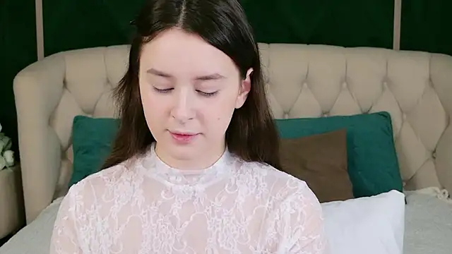 EvaSwen online show from 04.18.26