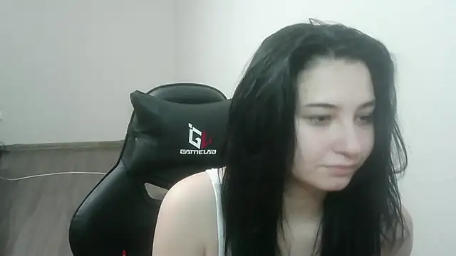 Snapshot of meow_woem chatting on 10.08.25 meow woem online show from 10.08.25