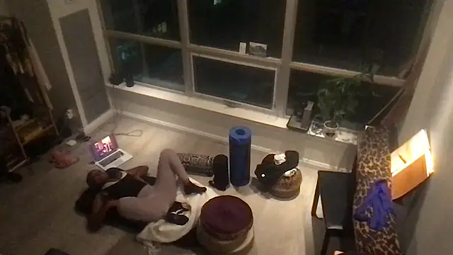 Snapshot of tia___fox chatting on 10.28.25 tia   fox online show from 10.28.25