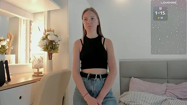 NicoleCollar online show from 09.30.25