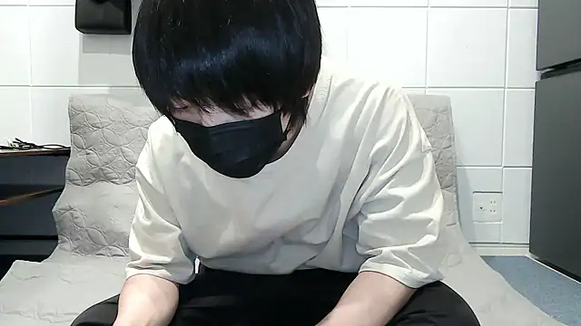 Snapshot of mikan_kun_st chatting on 10.24.25 mikan kun st online show from 10.24.25