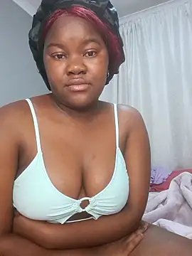 Snapshot of Floree chatting on 10.07.25 Floree online show from 10.07.25