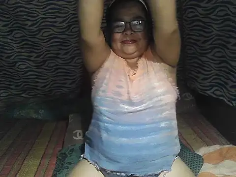 Snapshot of cris_tita chatting on 02.20.26 cris tita online show from 02.20.26