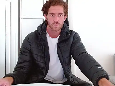 Snapshot of Italoalpha chatting on 10.29.25 Italoalpha online show from 10.29.25