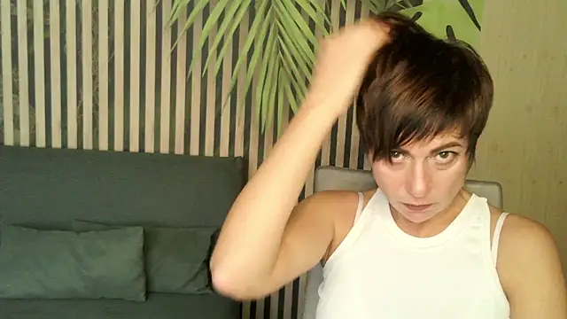 Ashley Brookss online show from 10.18.25