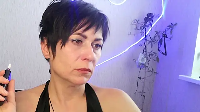 Ashley Brookss online show from 11.08.25