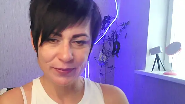 Ashley Brookss online show from 11.10.25