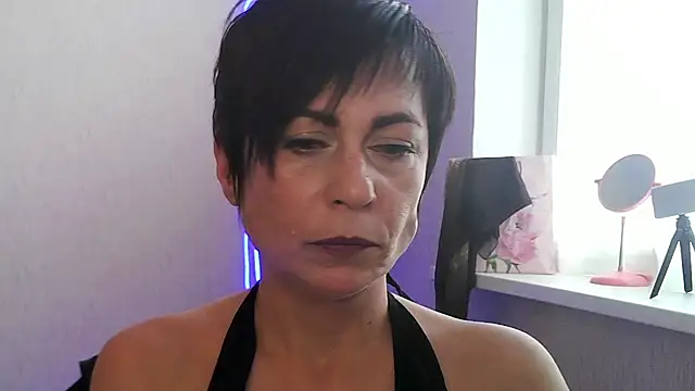 Ashley Brookss online show from 11.11.25