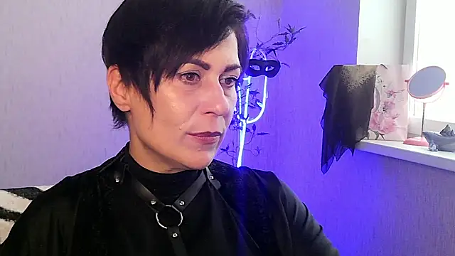 Ashley Brookss online show from 11.13.25