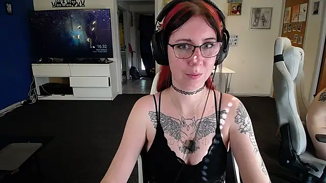 TattooedGirls online show from 09.29.25