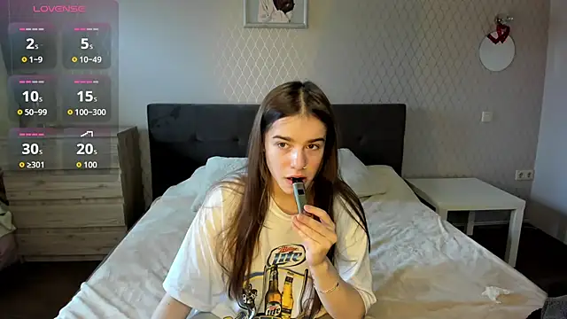 ShellyMoon  online show from 10.12.25