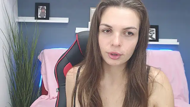 Sophiia Starr online show from 10.02.25