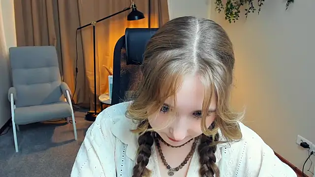 Snapshot of EasterMurry chatting on 10.01.25 EasterMurry online show from 10.01.25