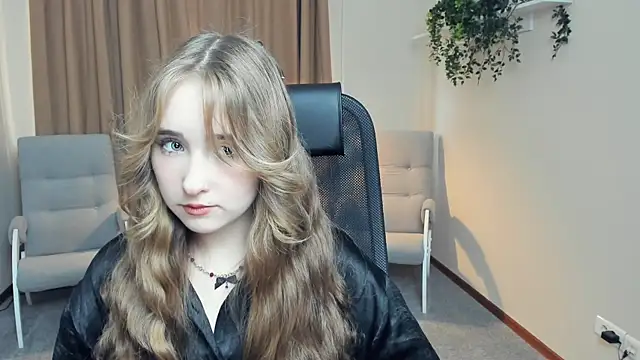 Snapshot of EasterMurry chatting on 10.04.25 EasterMurry online show from 10.04.25