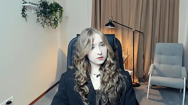 Snapshot of EasterMurry chatting on 10.07.25 EasterMurry online show from 10.07.25