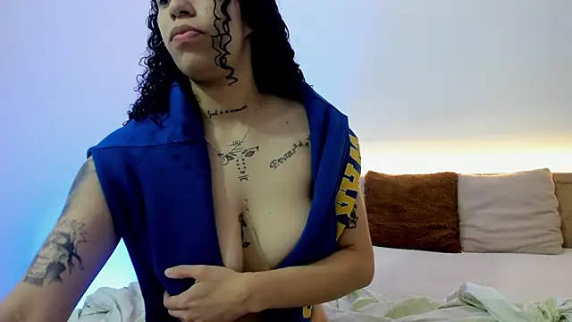 Snapshot of Annie_roselle chatting on 12.15.25 Annie roselle online show from 12.15.25