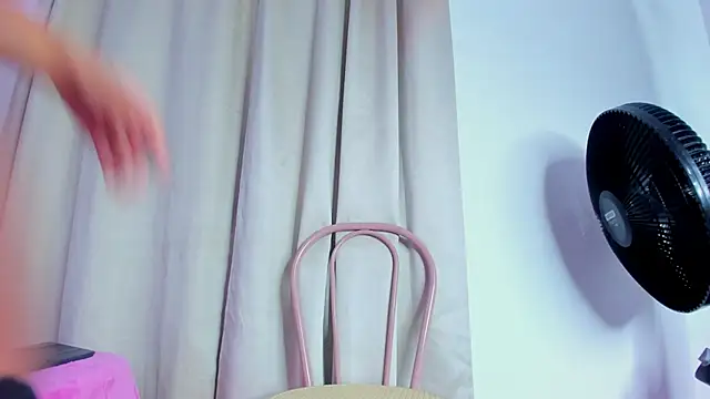 Snapshot of debbie_hans chatting on 10.27.25 debbie hans online show from 10.27.25