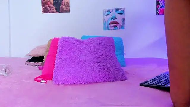 Snapshot of debbie_hans chatting on 12.05.25 debbie hans online show from 12.05.25