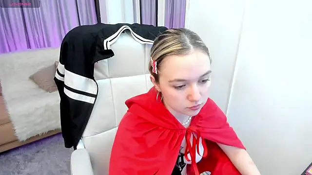 Lucia Copper online show from 10.31.25