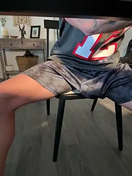 Snapshot of Beefkakey82 chatting on 11.17.25 Beefkakey82 online show from 11.17.25