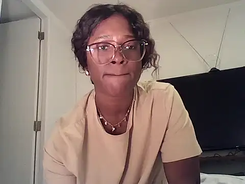 Snapshot of Bren033 chatting on 10.26.25 Bren033 online show from 10.26.25