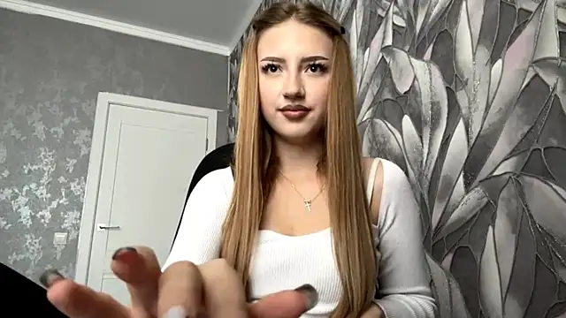 Snapshot of HollyCroker chatting on 11.20.25 HollyCroker online show from 11.20.25