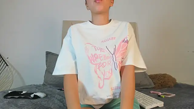 Ainoa Pink online show from 11.04.25