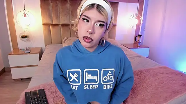 Snapshot of SamyShark chatting on 01.15.26 SamyShark online show from 01.15.26