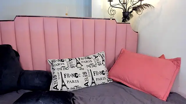 Snapshot of SamyShark chatting on 02.13.26 SamyShark online show from 02.13.26