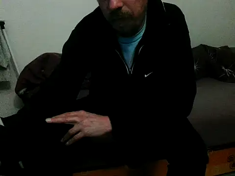 honzinka83 online show from 11.18.25