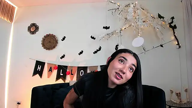 cloe taylor   online show from 10.14.25