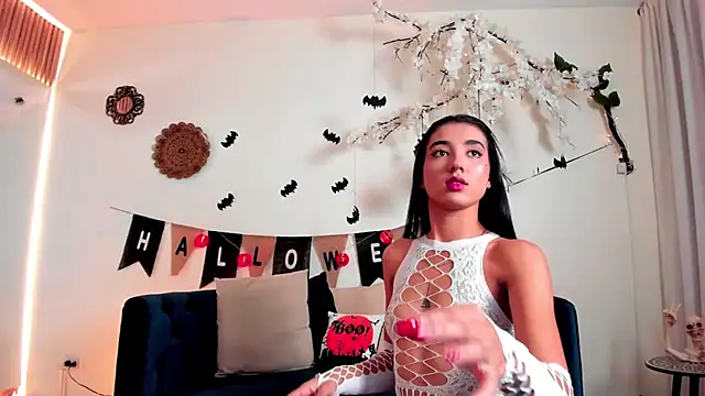 cloe taylor   online show from 10.23.25