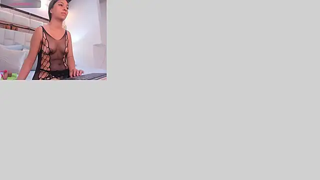 Snapshot of karolgaviriaa chatting on 10.14.25 karolgaviriaa online show from 10.14.25