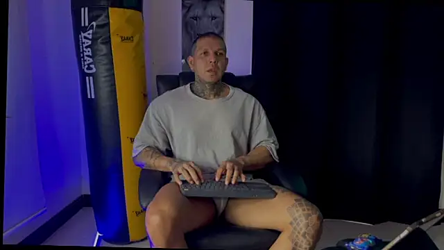 MAXIMO VEGA online show from 10.08.25