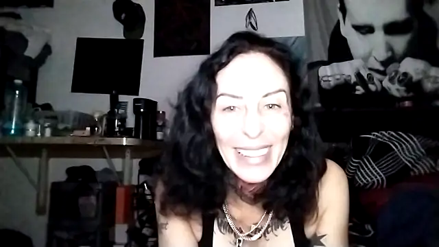 inkdhollow1 online show from 10.08.25