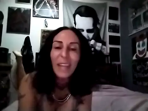 inkdhollow1 online show from 10.19.25