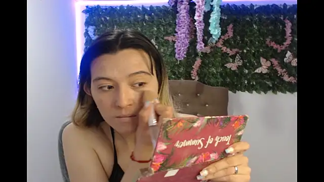 cristal hills 19 online show from 12.18.25