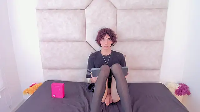 Scaarlett 22  online show from 10.30.25